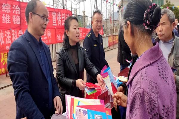 縣司法局開(kāi)展“法援惠民生 服務(wù)農(nóng)民工”公益法律服務(wù)宣傳活動(dòng)